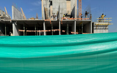 ¿Cuál es la importancia de las telas para cerramiento en las obras?